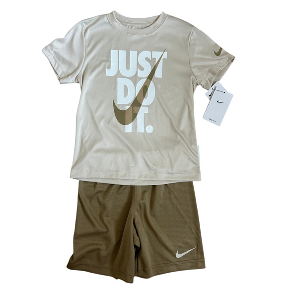 Nike Just Do It T-Shirt & Shorts Set Parachute Beige NWT Size 5 Boys - Picture 1 of 4